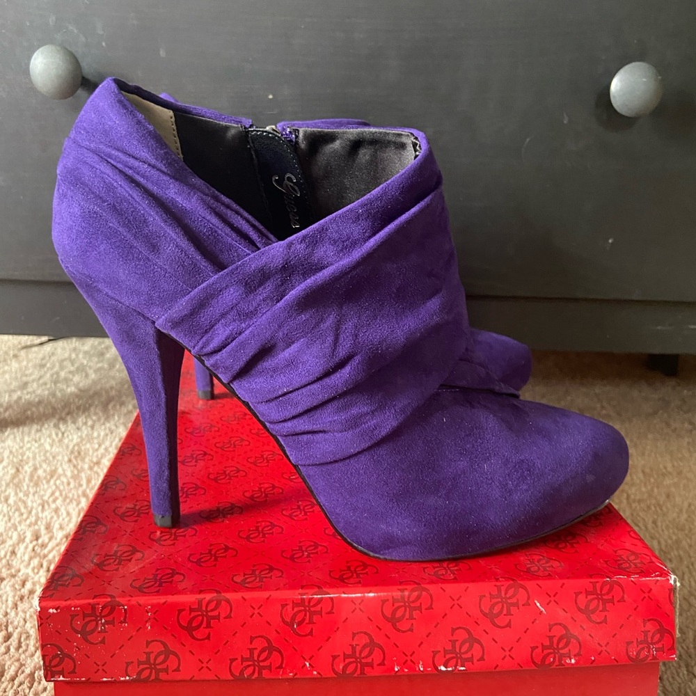Guess bright purple suede booties
